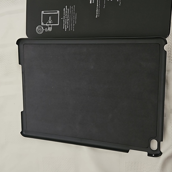 COPY - 22. HP Kate Spade Magnet Folio $70 For iPad Air 2 Polka Dot Black/ White - Picture 5 of 16